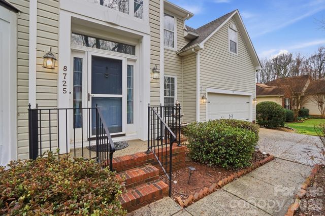 8725 Londonshire Drive, Charlotte, NC 28216