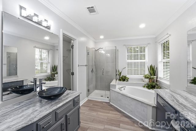 8725 Londonshire Drive, Charlotte, NC 28216