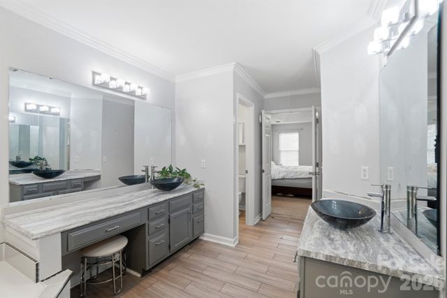 8725 Londonshire Drive, Charlotte, NC 28216