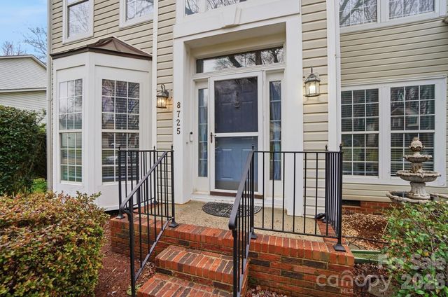 8725 Londonshire Drive, Charlotte, NC 28216