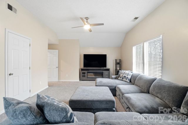 8725 Londonshire Drive, Charlotte, NC 28216