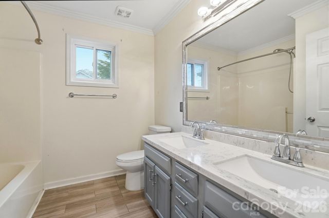 8725 Londonshire Drive, Charlotte, NC 28216