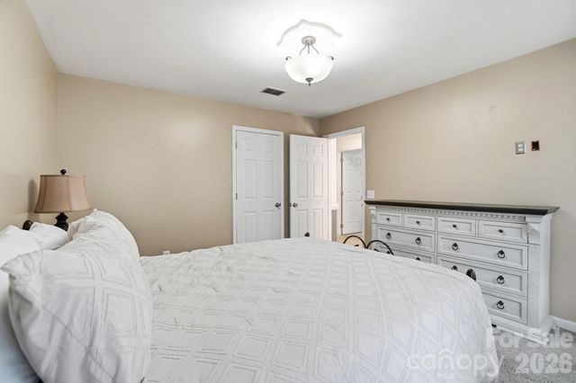 8725 Londonshire Drive, Charlotte, NC 28216