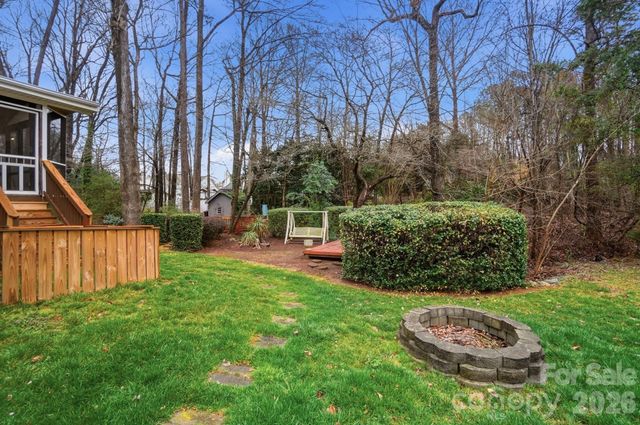 8725 Londonshire Drive, Charlotte, NC 28216