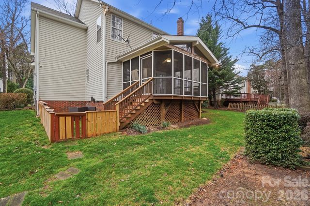 8725 Londonshire Drive, Charlotte, NC 28216