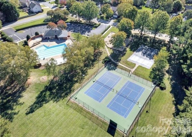 8725 Londonshire Drive, Charlotte, NC 28216