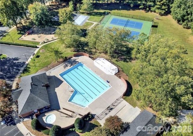 8725 Londonshire Drive, Charlotte, NC 28216