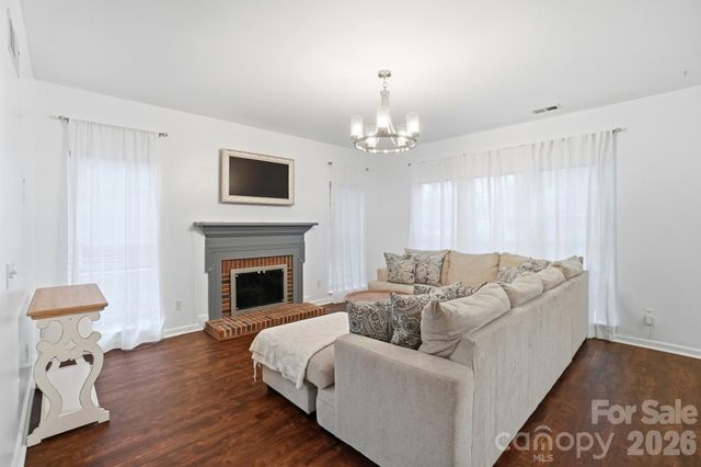 8725 Londonshire Drive, Charlotte, NC 28216