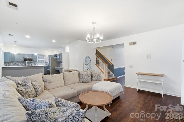 8725 Londonshire Drive, Charlotte, NC 28216