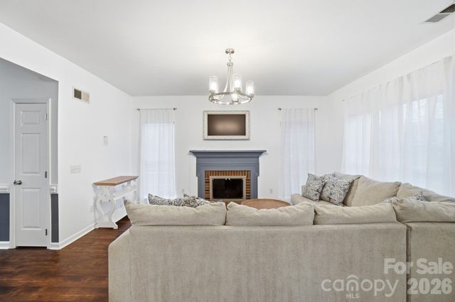 8725 Londonshire Drive, Charlotte, NC 28216