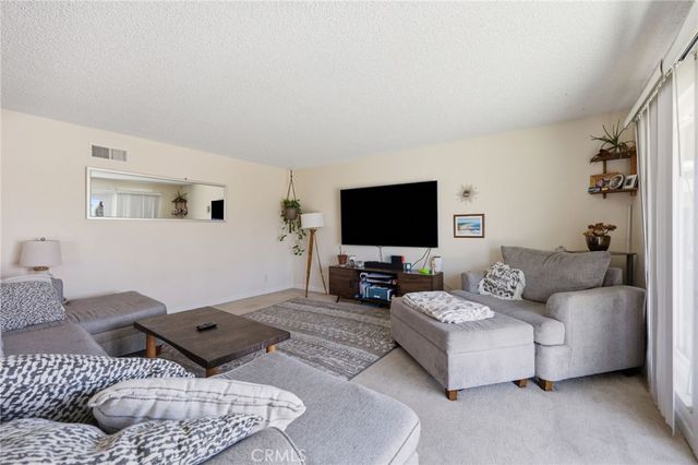 2558 Seahorse Avenue, Ventura, CA 93001