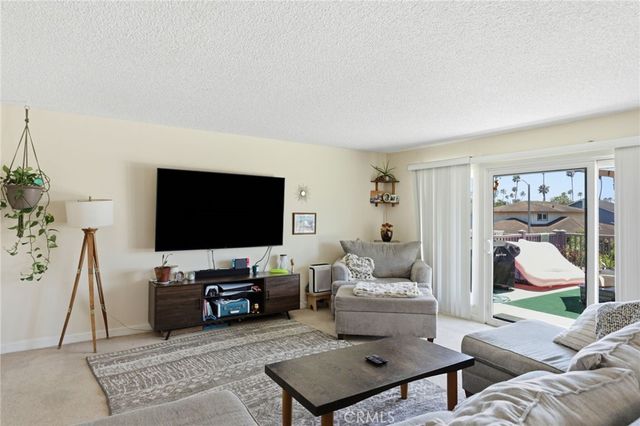 2558 Seahorse Avenue, Ventura, CA 93001