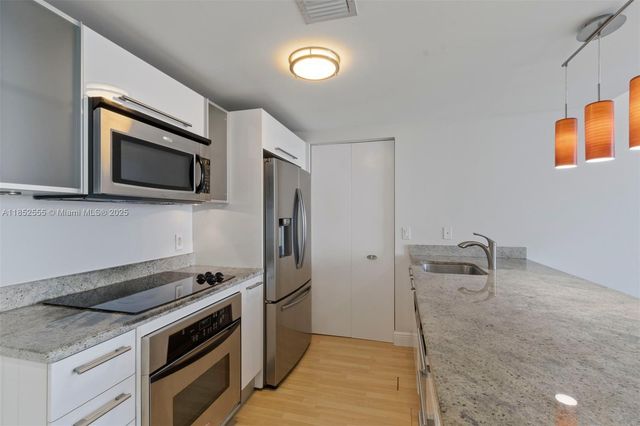 185 SW 7th St 3410, Miami, FL 33130