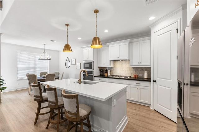 1614 Briscoe Manor Court, College Station, TX 77845