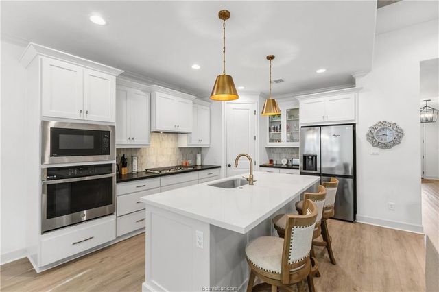 1614 Briscoe Manor Court, College Station, TX 77845