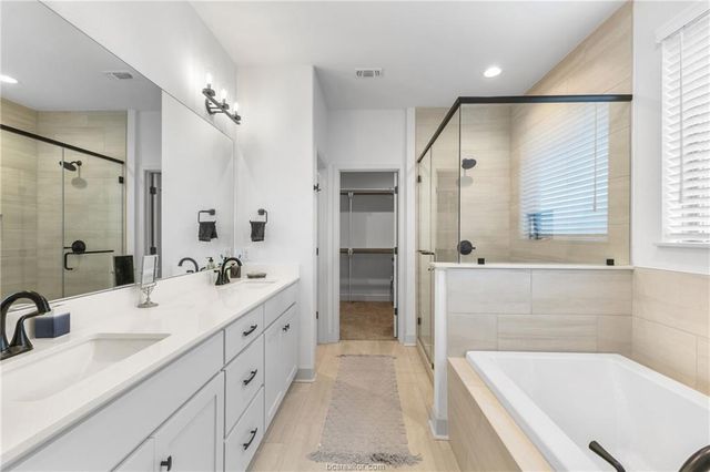 1614 Briscoe Manor Court, College Station, TX 77845