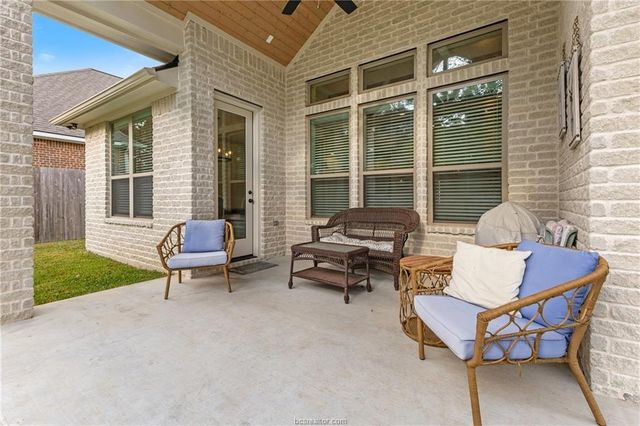 1614 Briscoe Manor Court, College Station, TX 77845