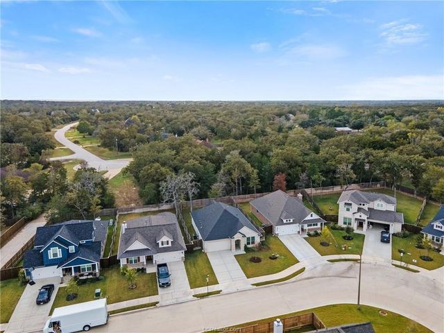 1614 Briscoe Manor Court, College Station, TX 77845