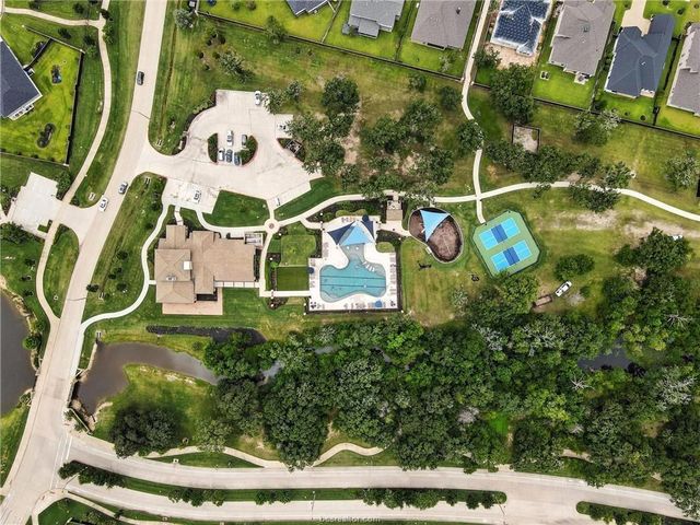 1614 Briscoe Manor Court, College Station, TX 77845