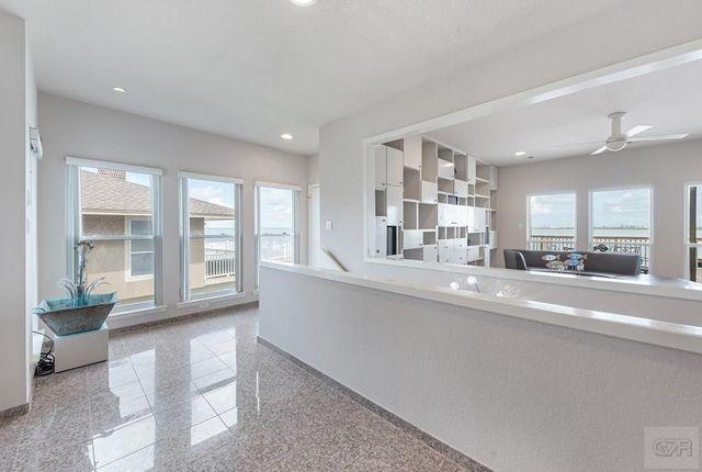 1334 Outrigger Street, Tiki Island, TX 77554