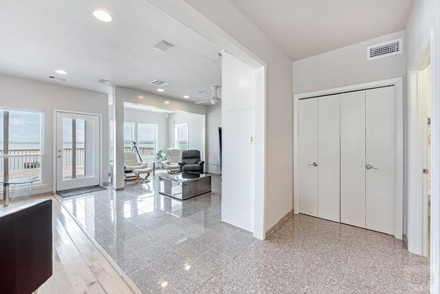 1334 Outrigger Street, Tiki Island, TX 77554