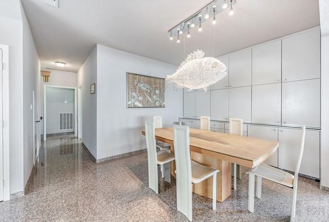 1334 Outrigger Street, Tiki Island, TX 77554