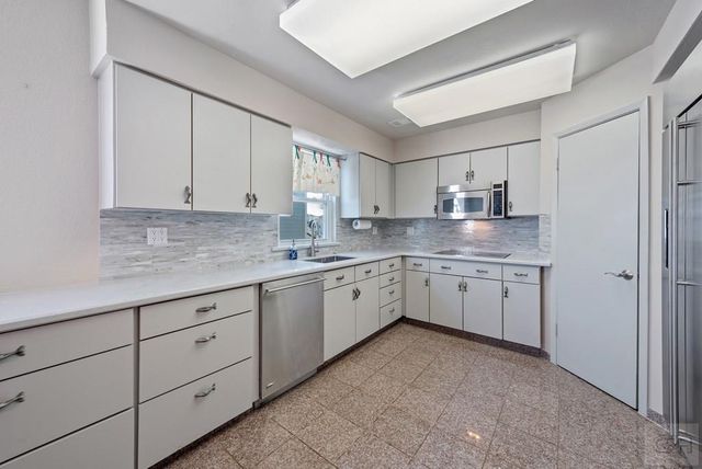 1334 Outrigger Street, Tiki Island, TX 77554