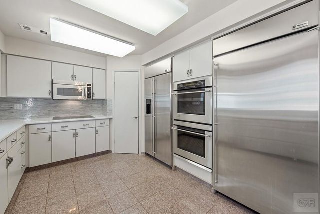 1334 Outrigger Street, Tiki Island, TX 77554