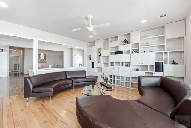 1334 Outrigger Street, Tiki Island, TX 77554