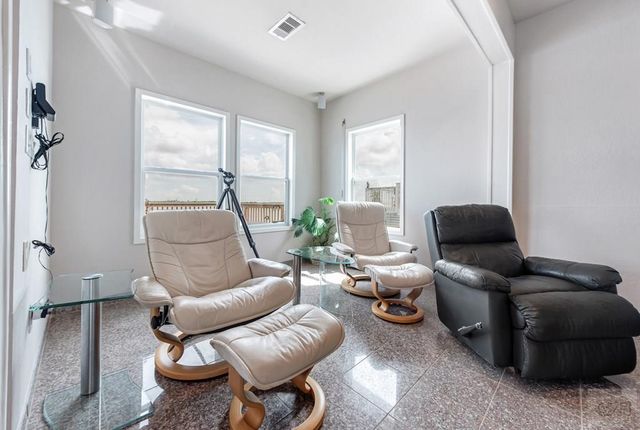 1334 Outrigger Street, Tiki Island, TX 77554