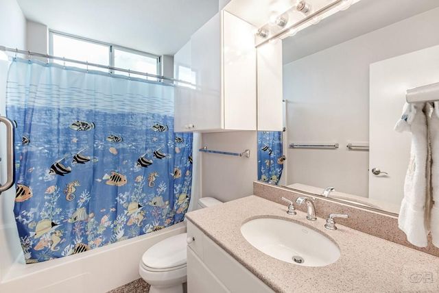 1334 Outrigger Street, Tiki Island, TX 77554