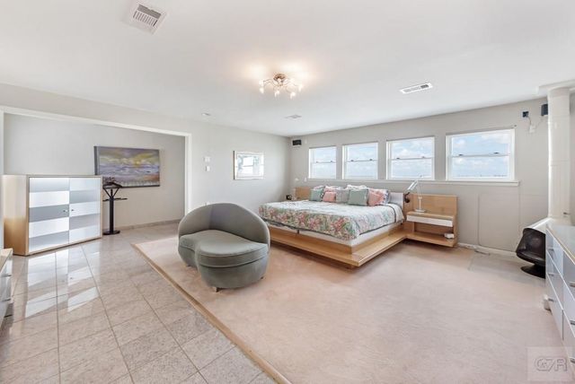 1334 Outrigger Street, Tiki Island, TX 77554