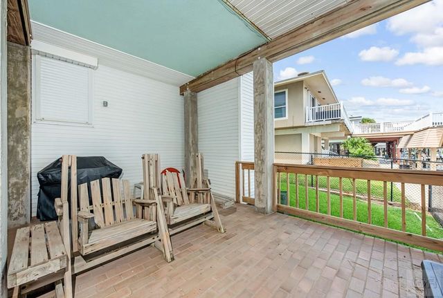 1334 Outrigger Street, Tiki Island, TX 77554