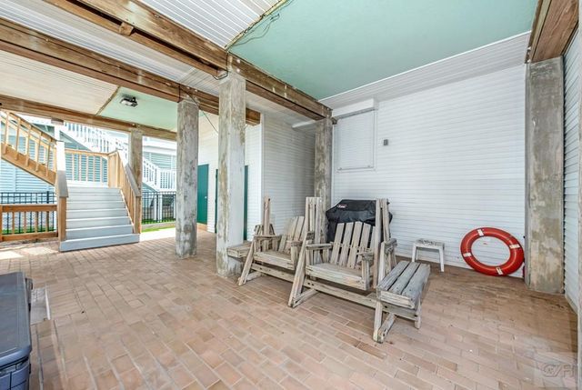 1334 Outrigger Street, Tiki Island, TX 77554