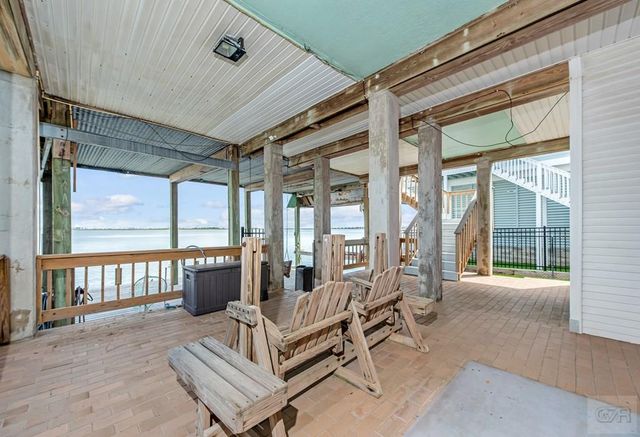 1334 Outrigger Street, Tiki Island, TX 77554