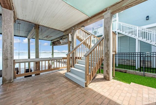 1334 Outrigger Street, Tiki Island, TX 77554