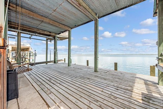 1334 Outrigger Street, Tiki Island, TX 77554