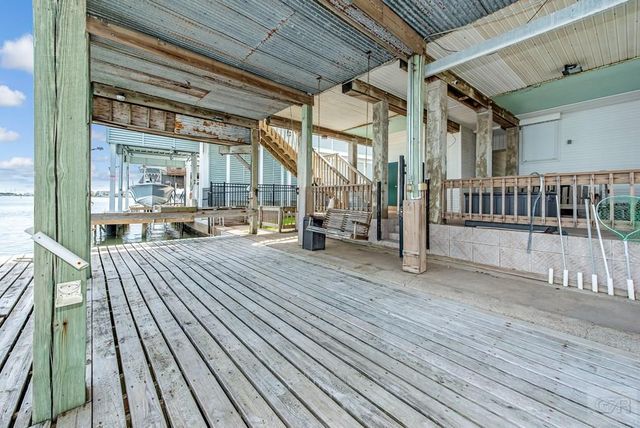 1334 Outrigger Street, Tiki Island, TX 77554