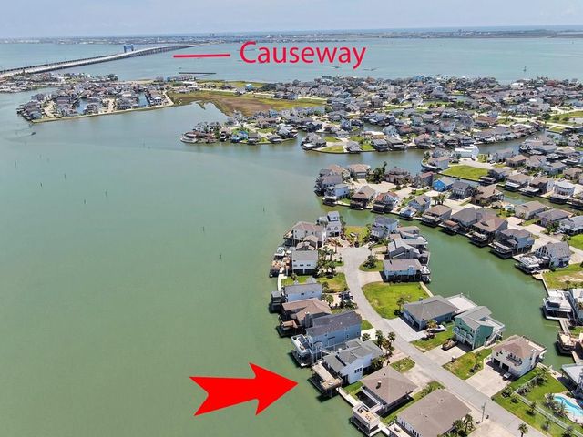 1334 Outrigger Street, Tiki Island, TX 77554