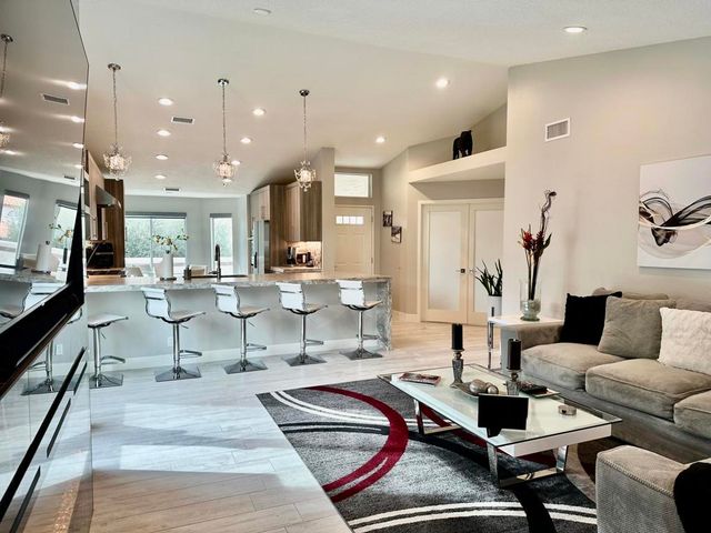 348 Vista Royale Drive, Palm Desert, CA 92211