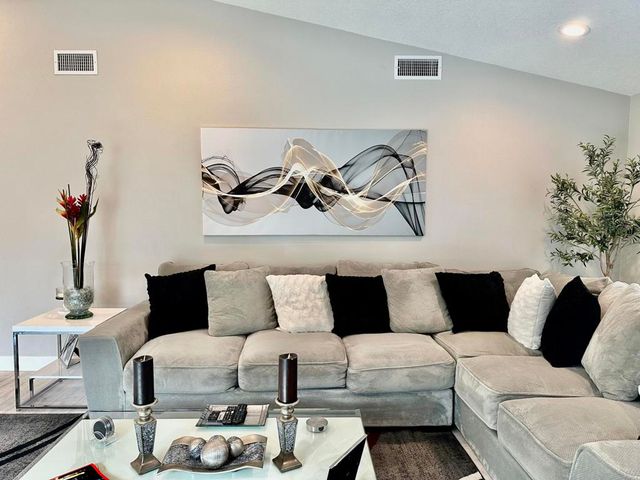 348 Vista Royale Drive, Palm Desert, CA 92211