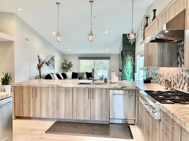 348 Vista Royale Drive, Palm Desert, CA 92211