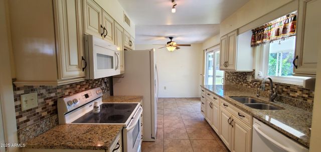 13606 N REDWOOD Drive, Sun City, AZ 85351