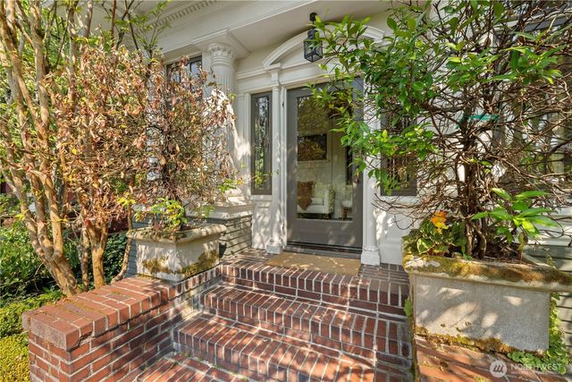 1108 Harvard Avenue E, Seattle, WA 98102