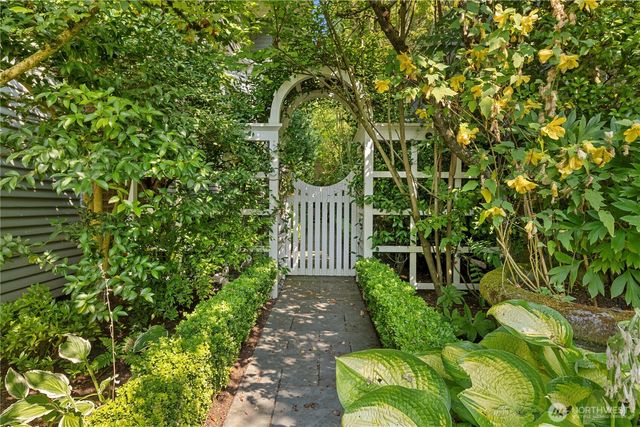 1108 Harvard Avenue E, Seattle, WA 98102