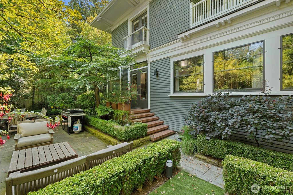1108 Harvard Avenue E, Seattle, WA 98102