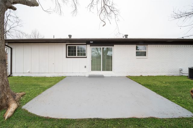 112 Bristol Drive, Cedar Hill, TX 75104