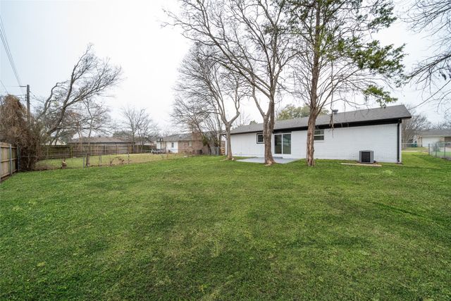112 Bristol Drive, Cedar Hill, TX 75104