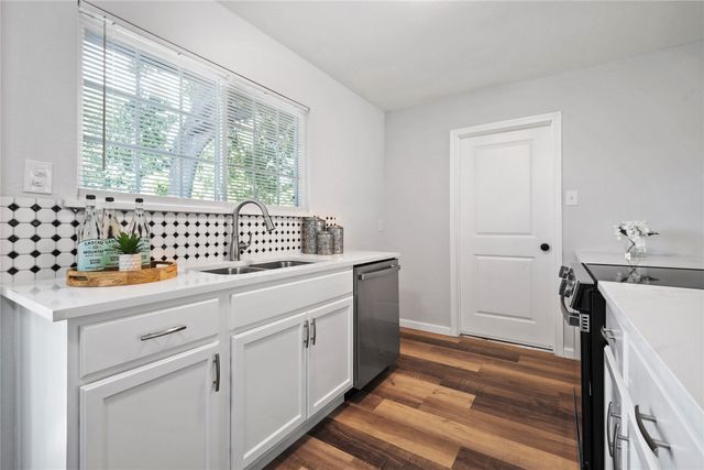 112 Bristol Drive, Cedar Hill, TX 75104