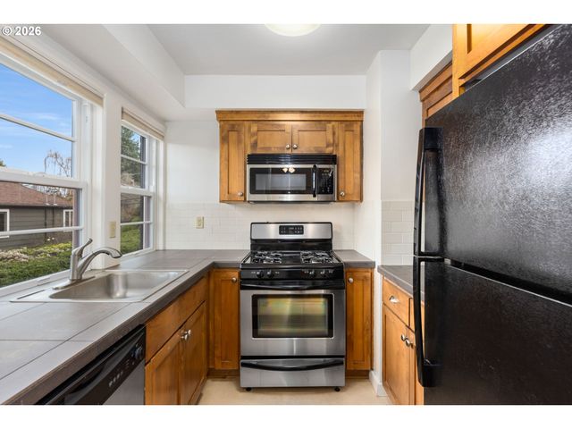 255 Ne 61 Ave 12, Portland, OR 97213